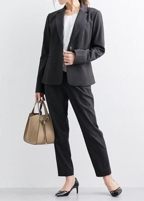 新品☆Lグラマーサイズ♪黒系無地ストレッチ洗えるパンツスーツ◯D358