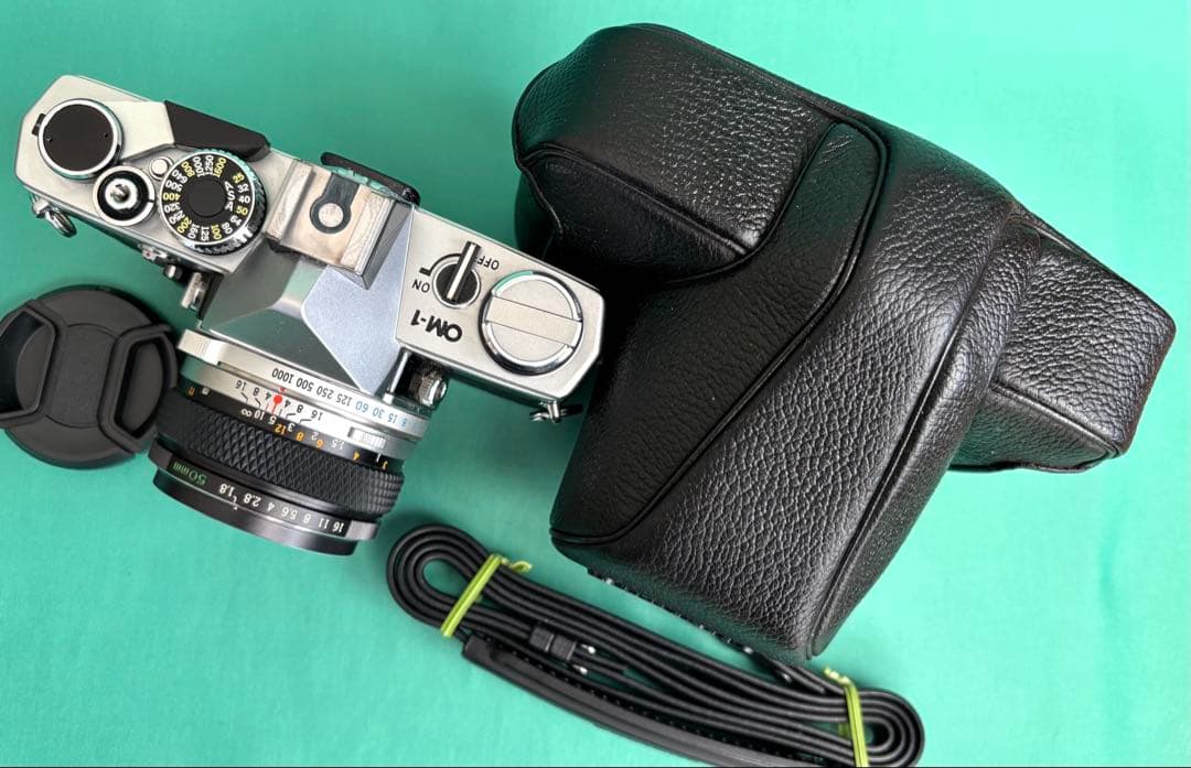 ★ OLYMPUS OM-1 (革ケース付)+ ★ 標準レンズ 50mm