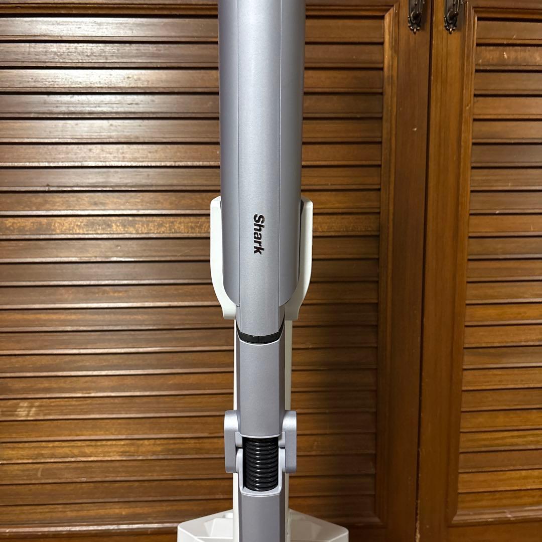 Shark シャーク　掃除機 LC751 本体 新品に近い