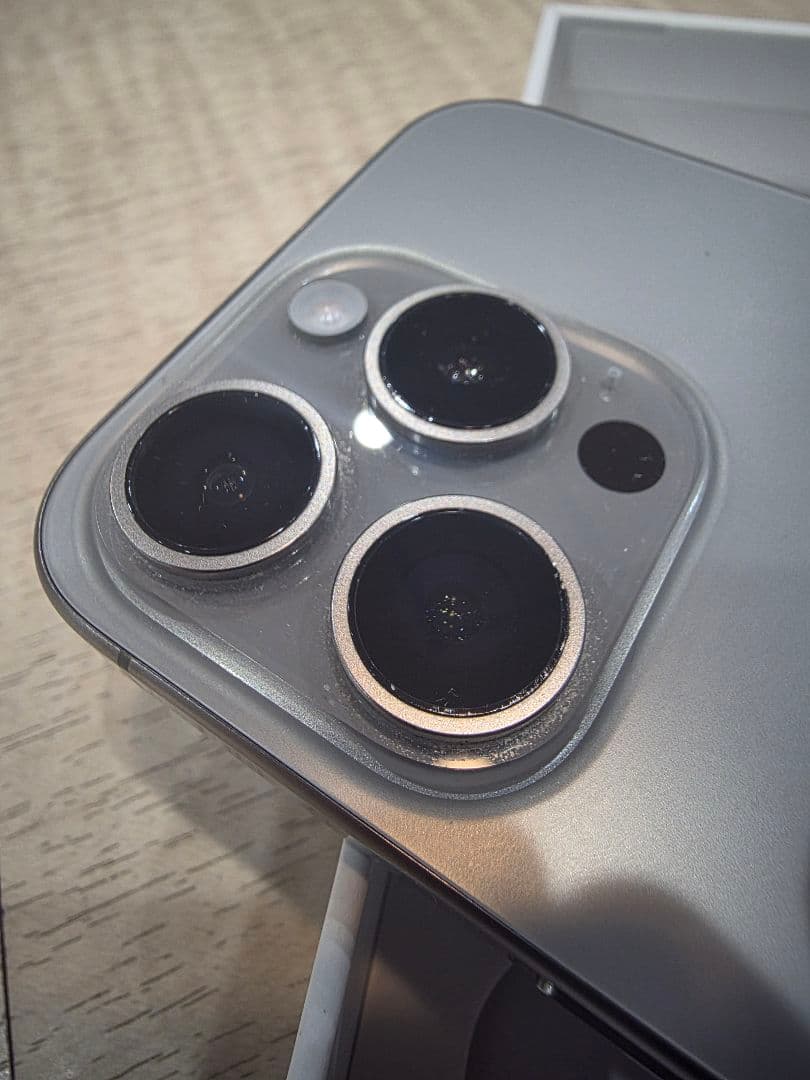 【極美品】iPhone 15 Pro 256GB ナチュラルチタニウム