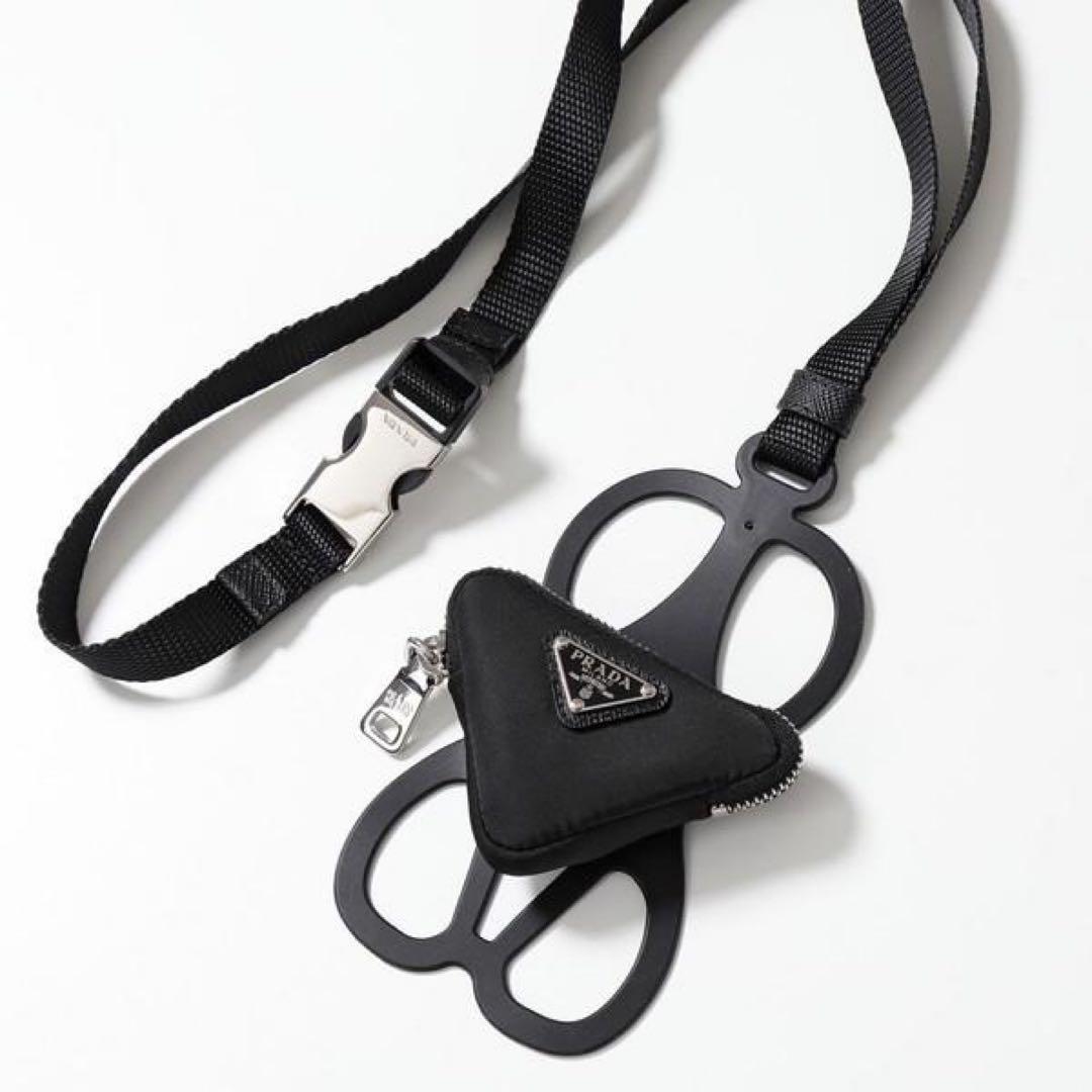 PRADA(プラダ) Re-Nylon三角ポーチ付スマホストラップ ブラック新品