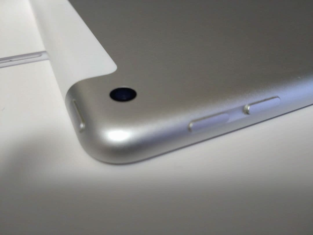 よ*し様 Apple iPad (第6世代 WiFi+Cellular 32GB