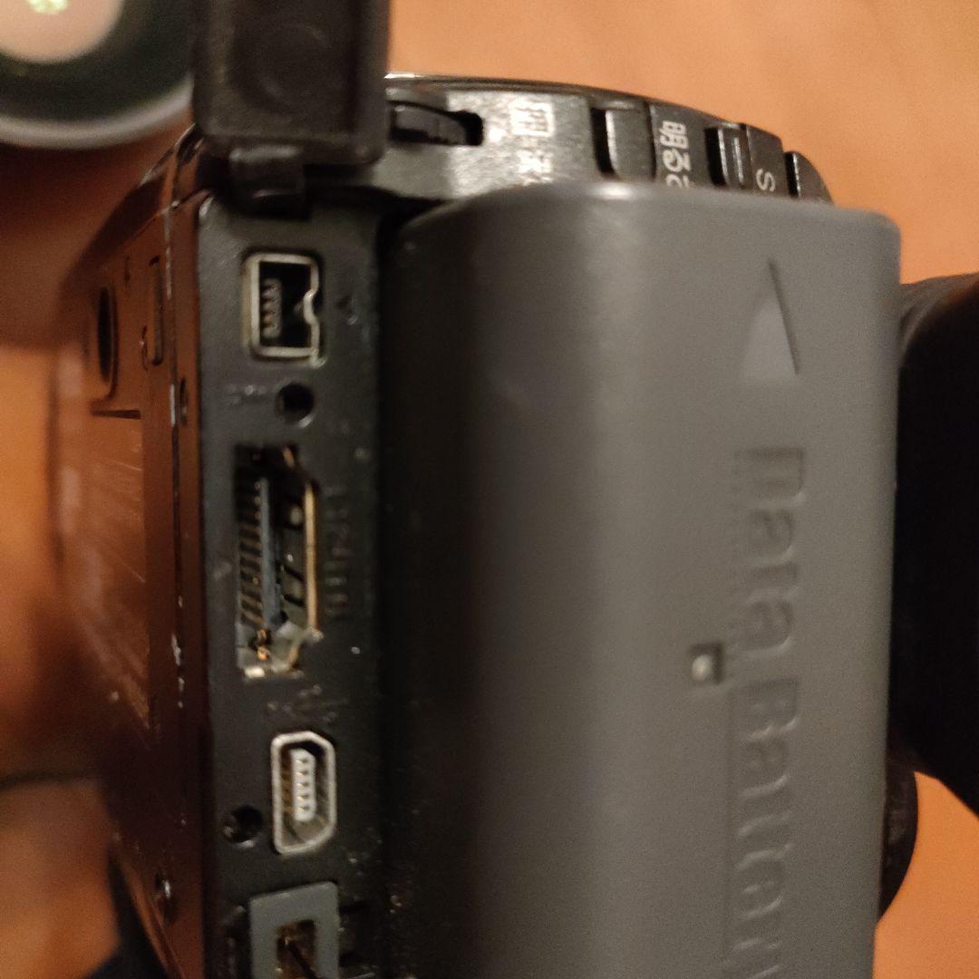 ビクター　Everio 3CCD ビデオカメラ HDD記録　GZ-HD7-B