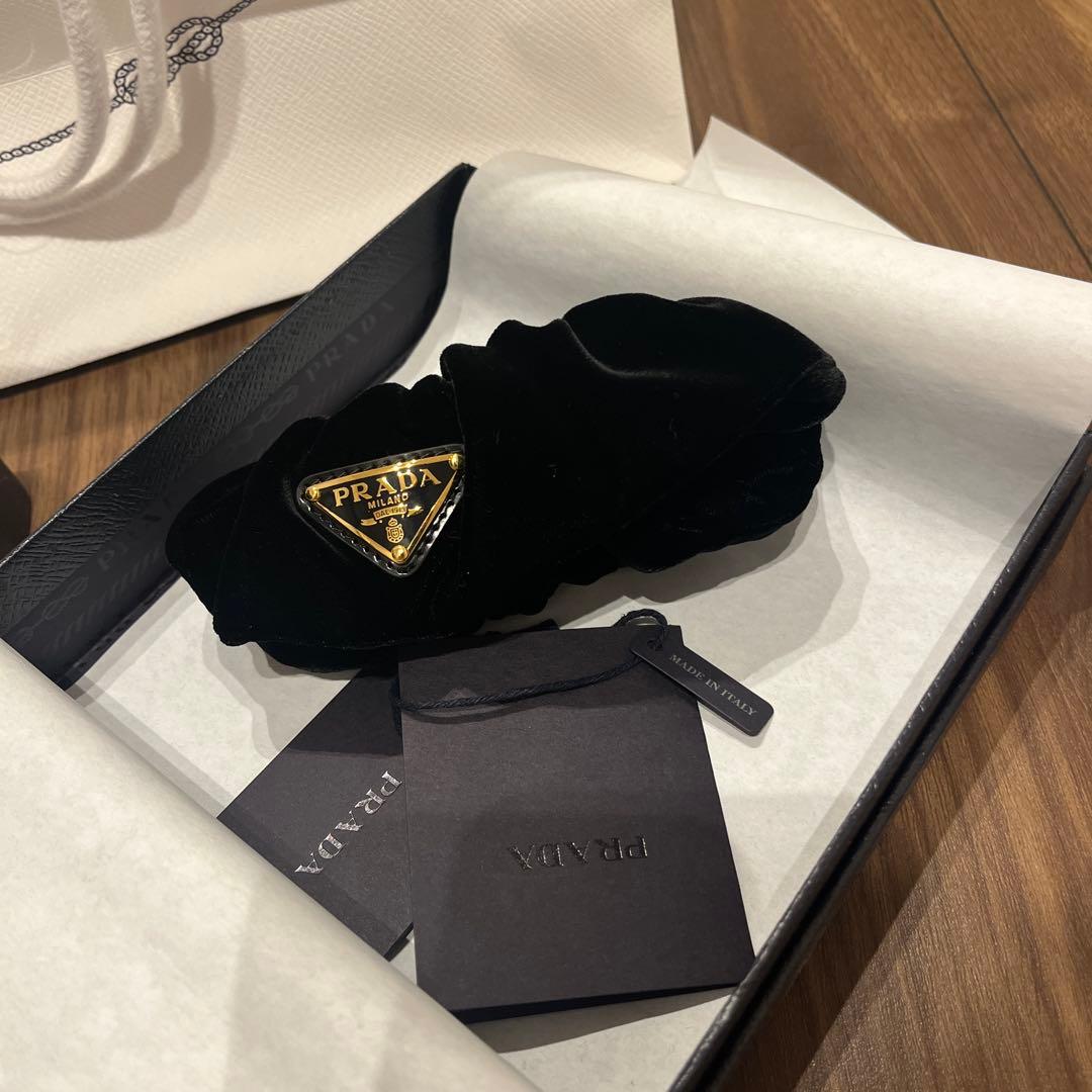 新品新作 PRADA ベロア シュシュ ヘアアクセサリー プラダ miumiu