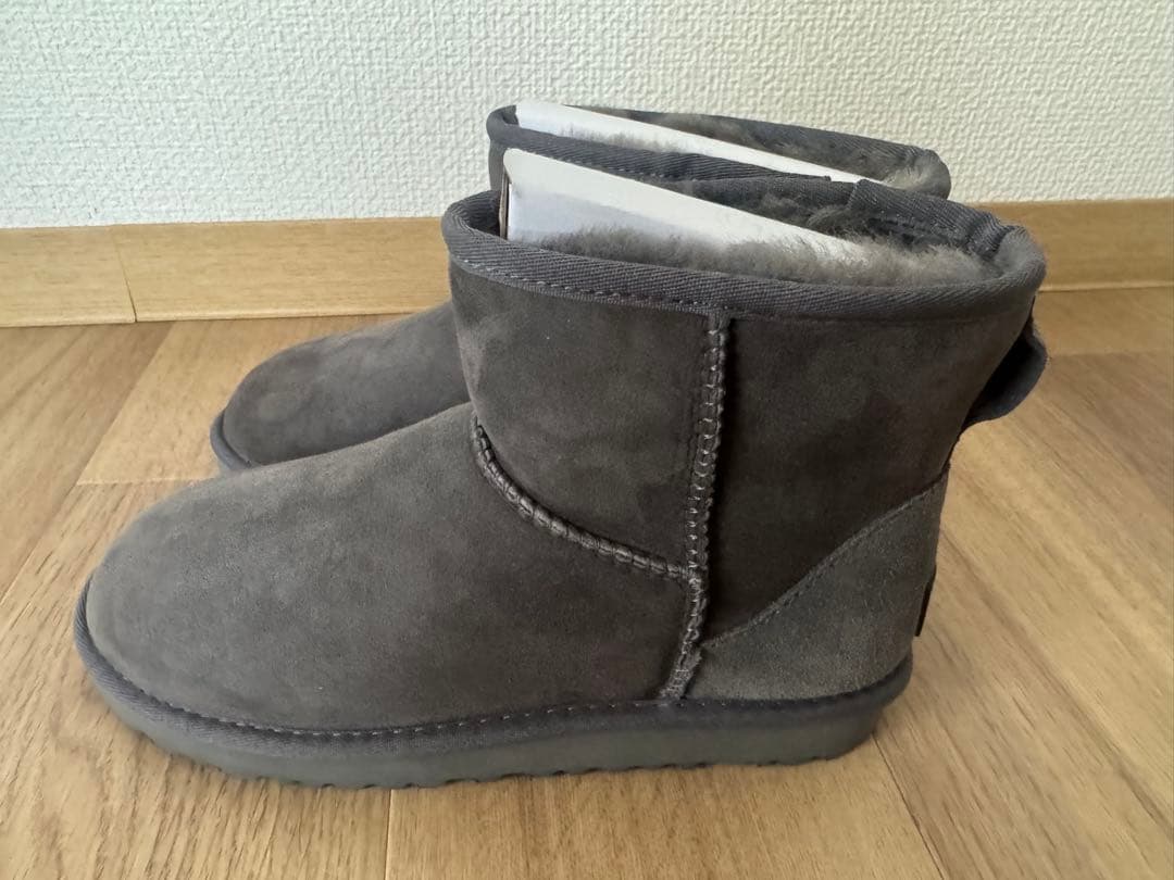 【新品未使用】UGGクラシックミニ25cmグレー