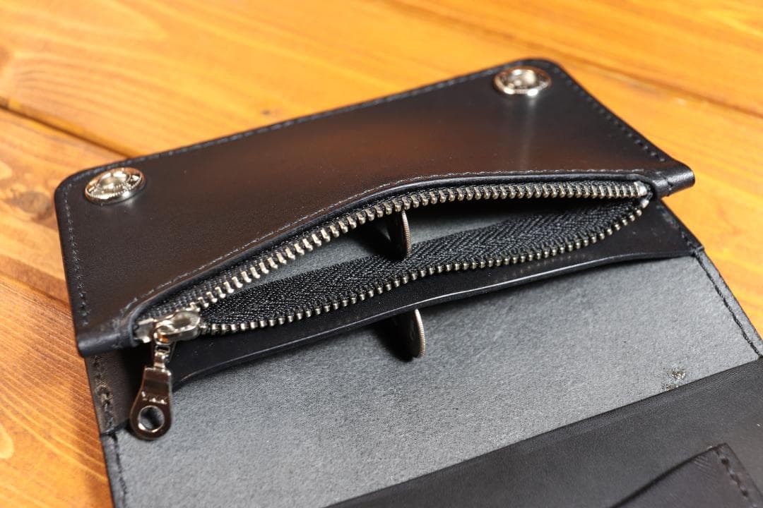 スタッズ ミドルウォレット 革色黒 糸色黒 ハトメ小判カン付き