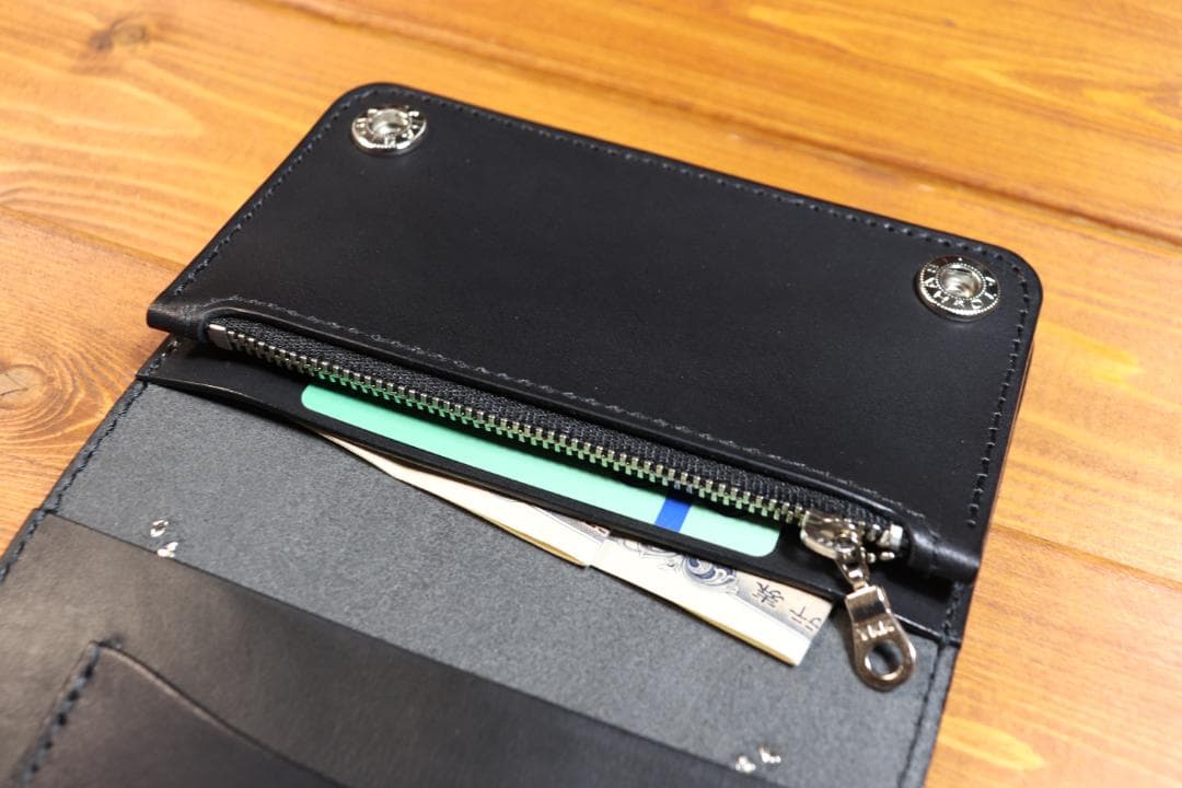 スタッズ ミドルウォレット 革色黒 糸色黒 ハトメ小判カン付き