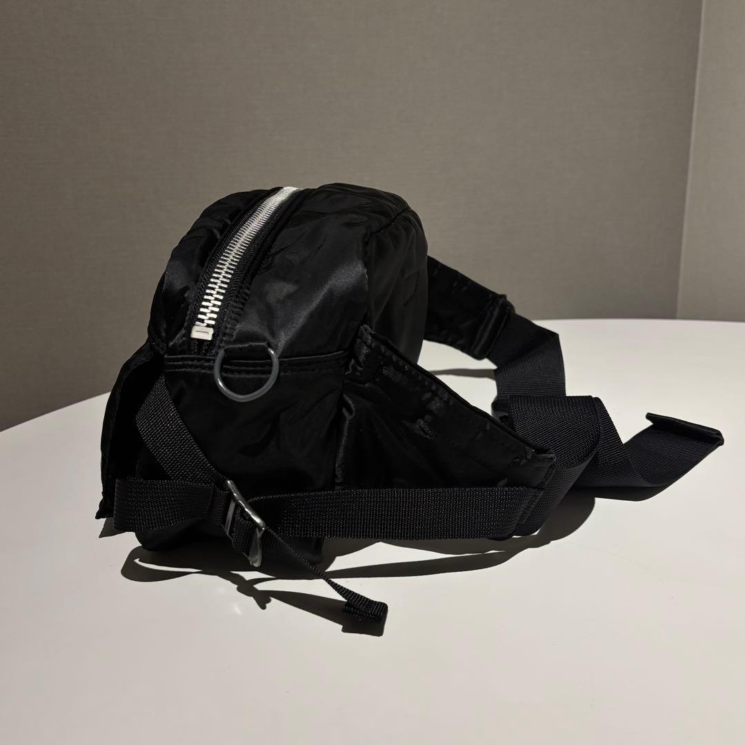 【極美品、数回使用のみ】ポーター タンカー ボディバッグ ウエストバッグ 黒