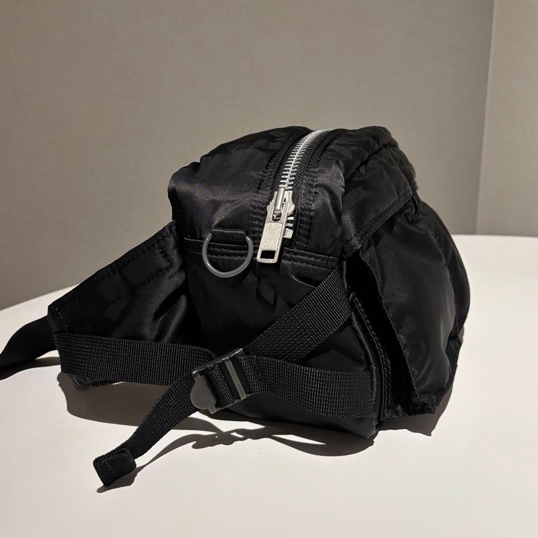【極美品、数回使用のみ】ポーター タンカー ボディバッグ ウエストバッグ 黒