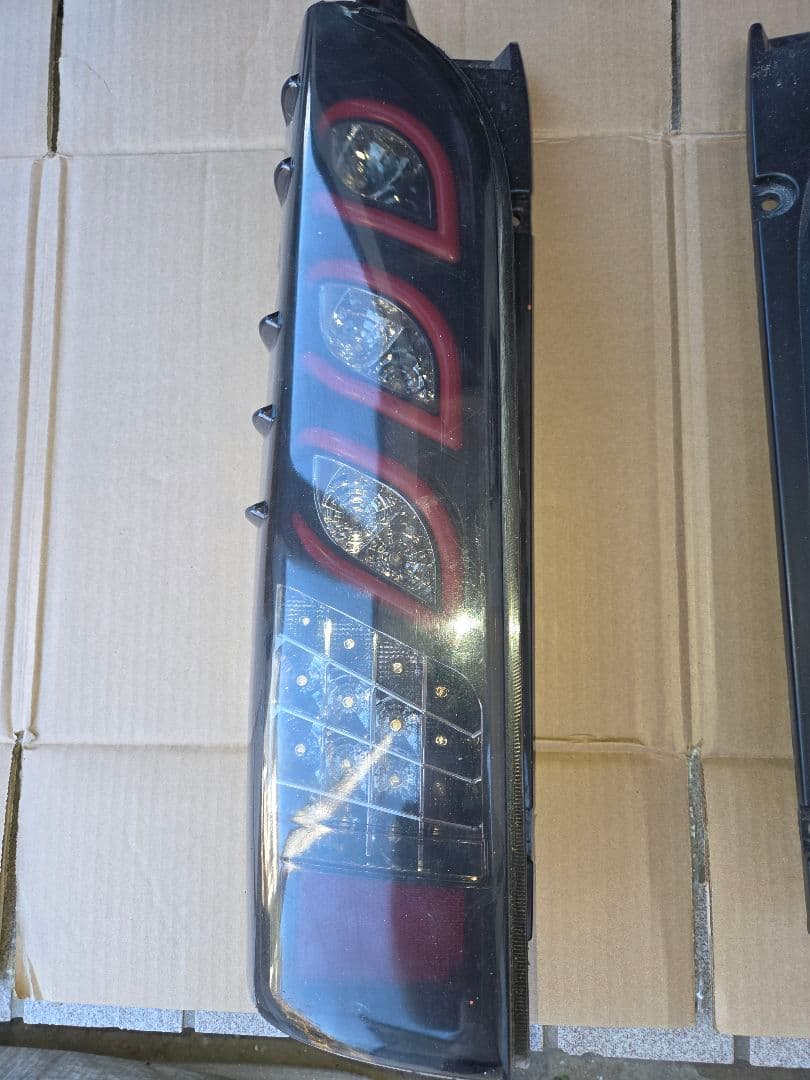 ハイエースシーケンシャルLEDテールランプ 左右Set