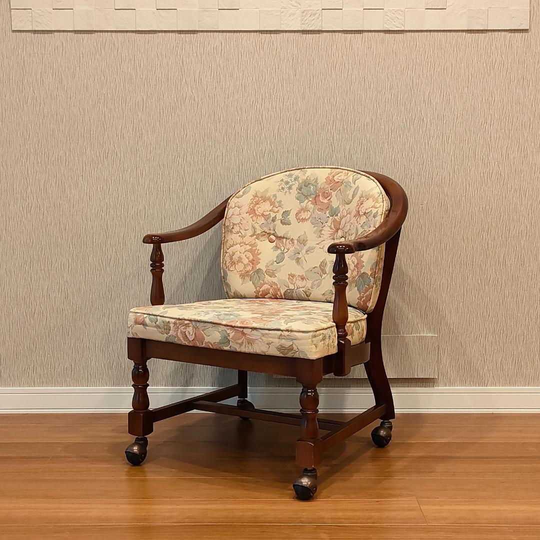 カリモク　コロニアル　アームチェア　クッション　キャスター付き①