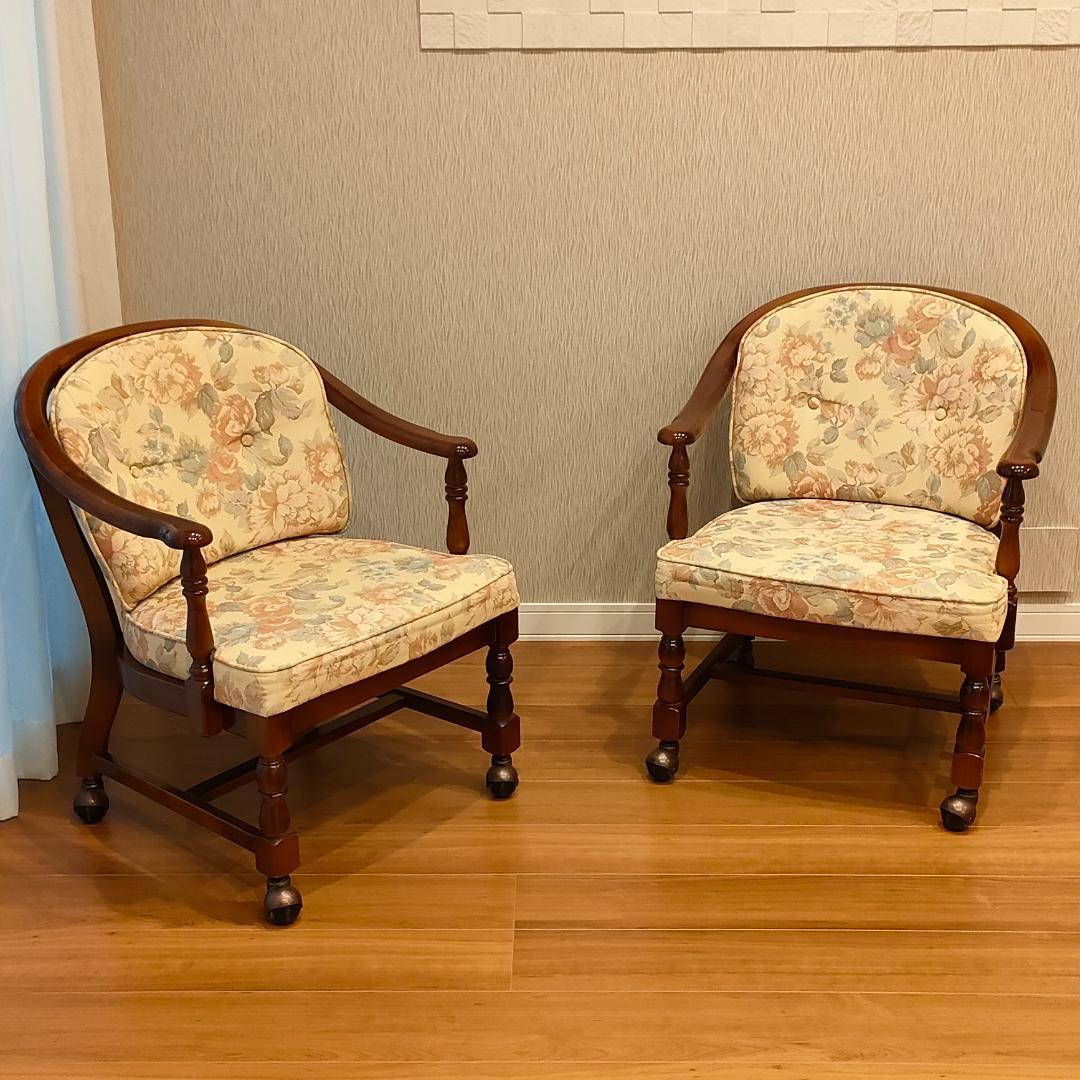 カリモク　コロニアル　アームチェア　クッション　キャスター付き①