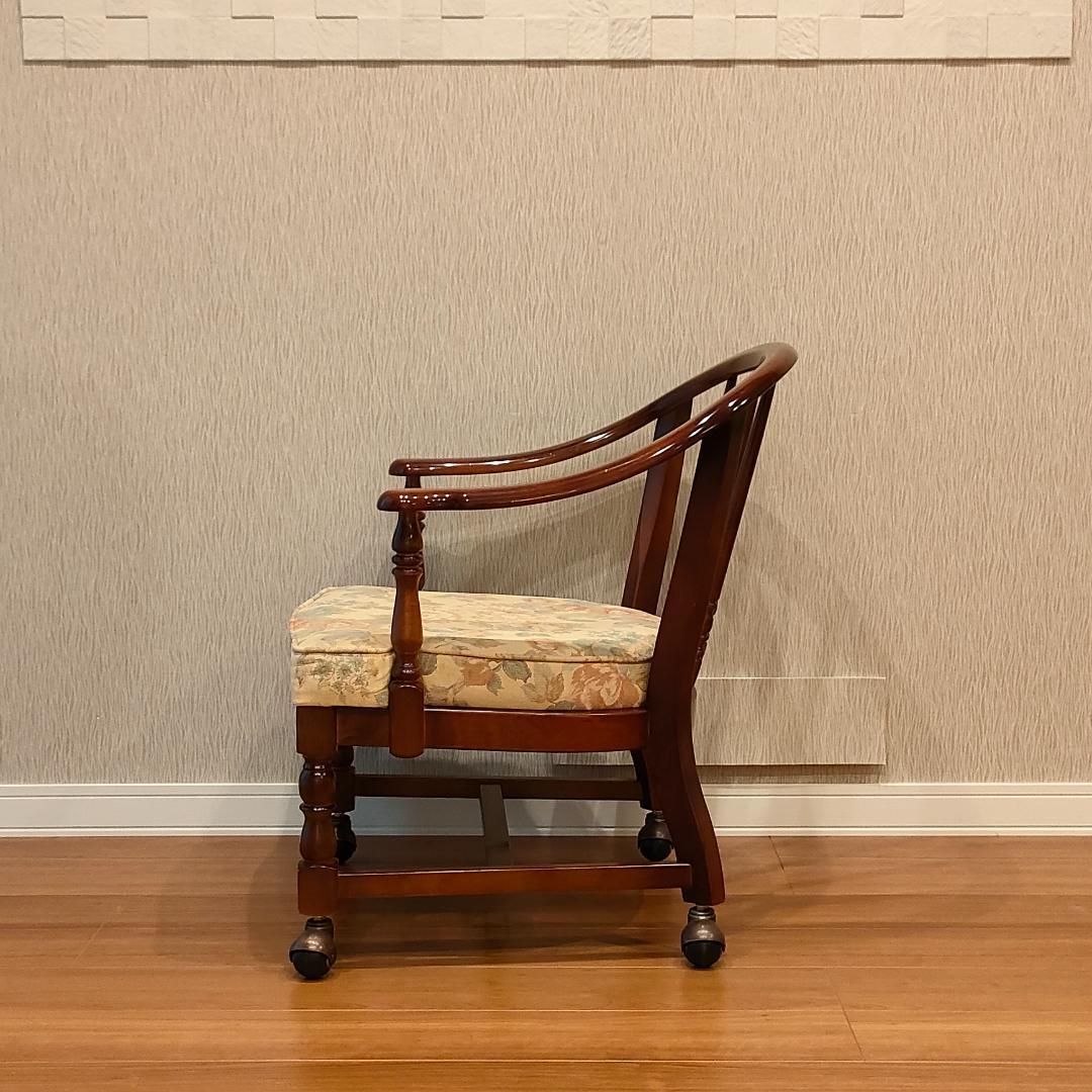 カリモク　コロニアル　アームチェア　クッション　キャスター付き①