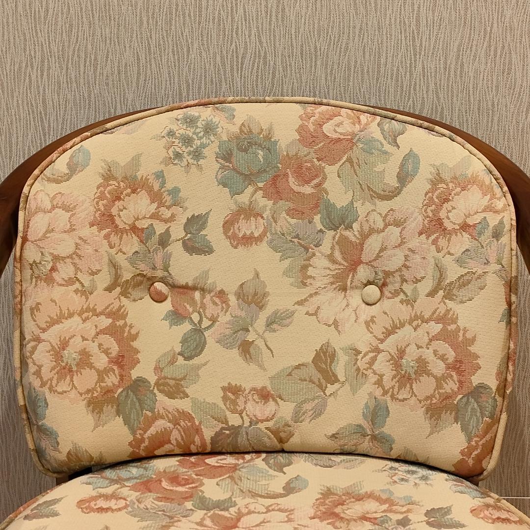 カリモク　コロニアル　アームチェア　クッション　キャスター付き①