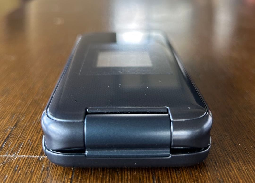 ドコモdocomo らくらくホン　F-01M ネイビー