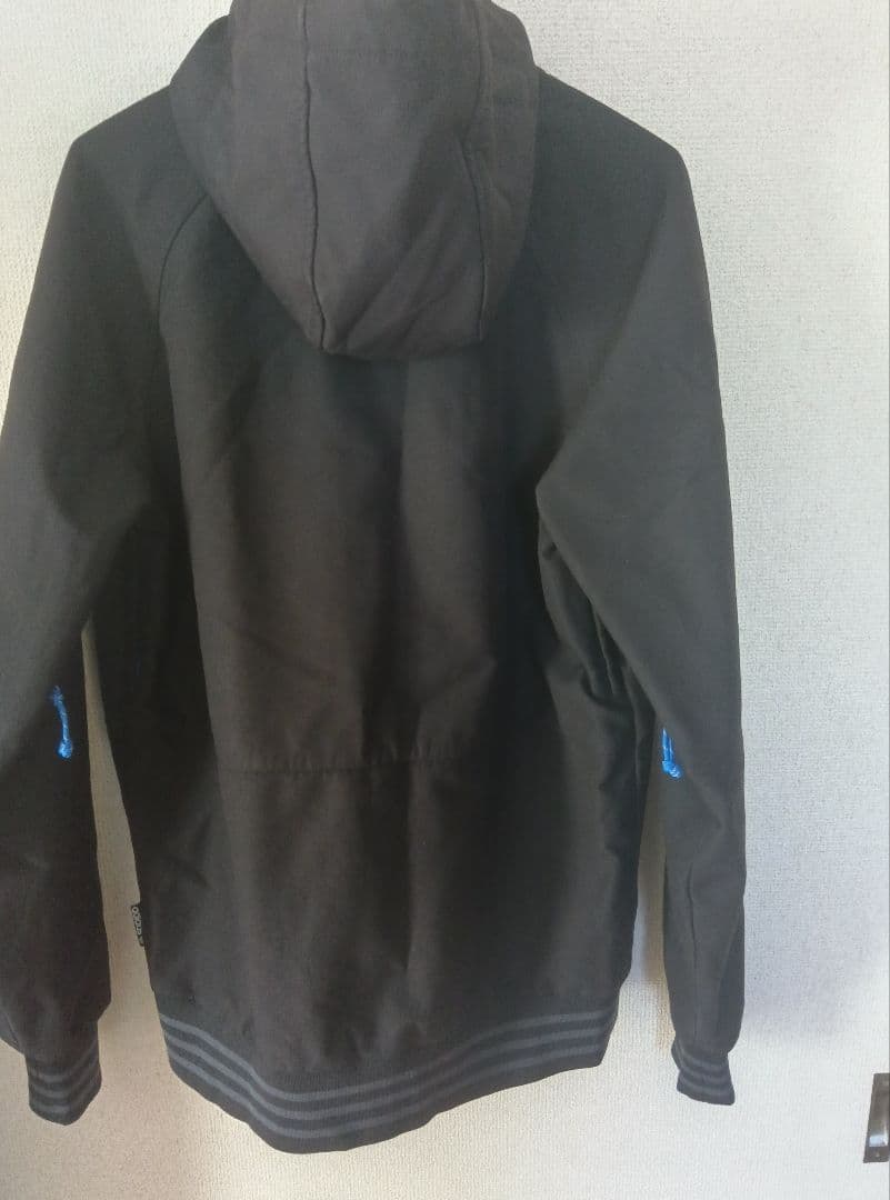 adidas フルジップ フード付きジャケット 黒 スノボードウェア