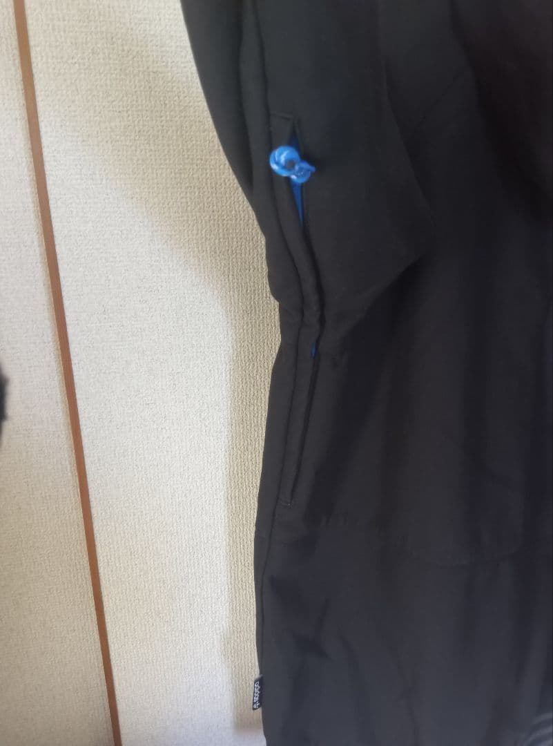 adidas フルジップ フード付きジャケット 黒 スノボードウェア