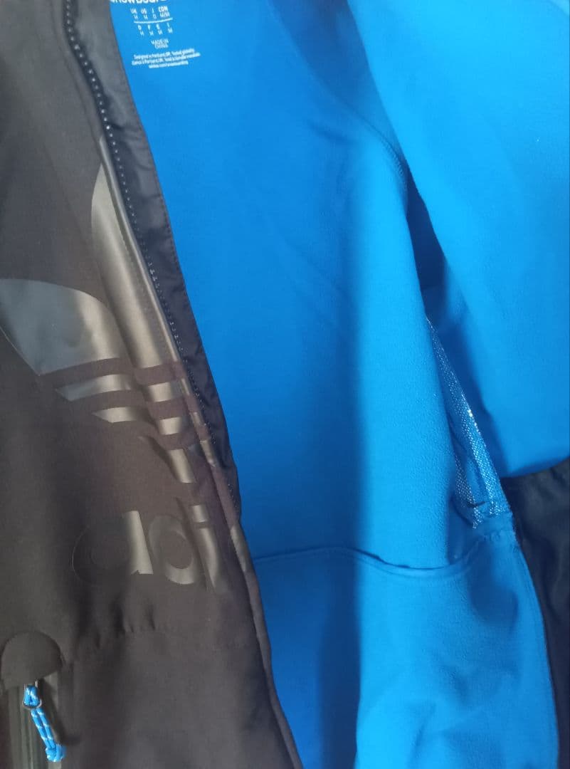 adidas フルジップ フード付きジャケット 黒 スノボードウェア