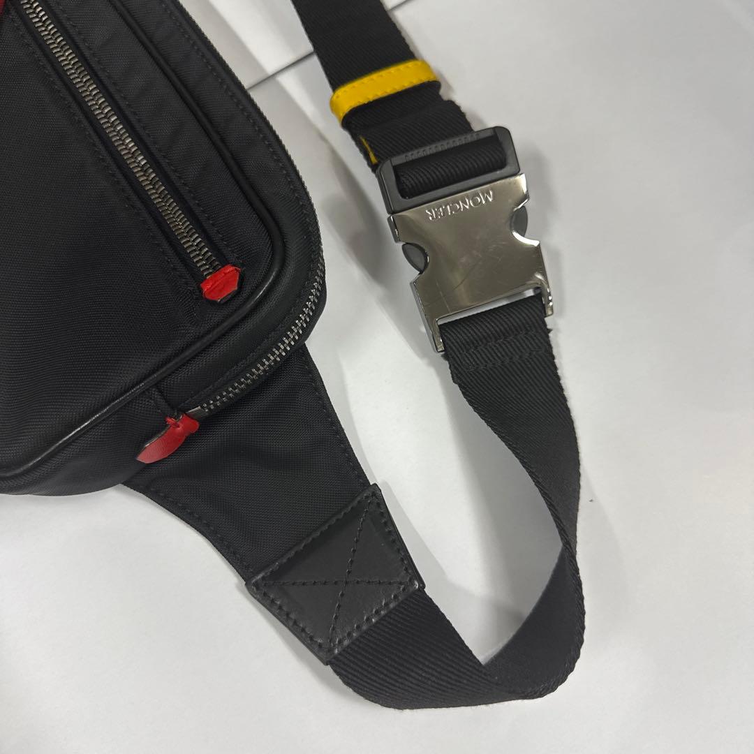 良品　MONCLER ボディバッグ ブラック
