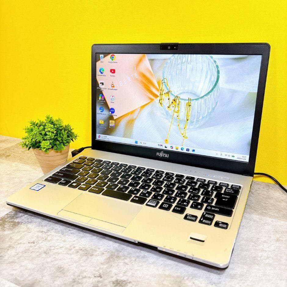小型軽量❣ｉ5✨SSD搭載で快適✨薄型 フルHD カメラ付き Windows11