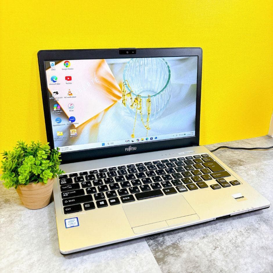 小型軽量❣ｉ5✨SSD搭載で快適✨薄型 フルHD カメラ付き Windows11