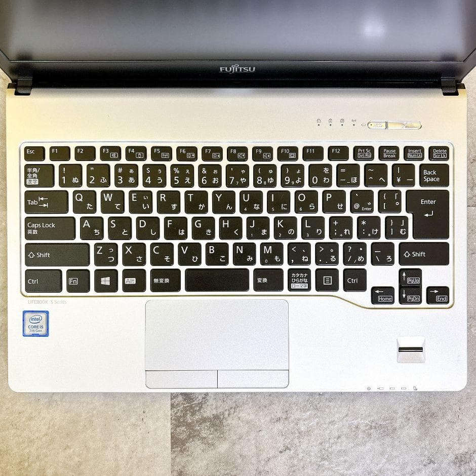 小型軽量❣ｉ5✨SSD搭載で快適✨薄型 フルHD カメラ付き Windows11