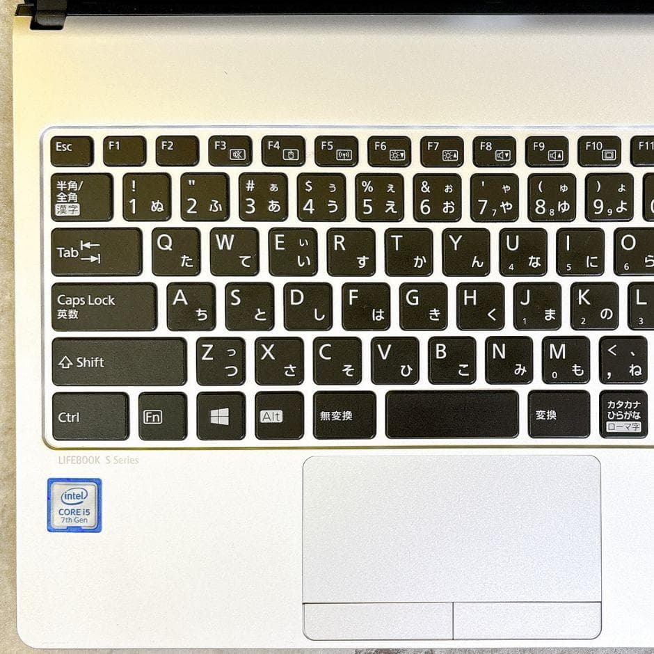 小型軽量❣ｉ5✨SSD搭載で快適✨薄型 フルHD カメラ付き Windows11