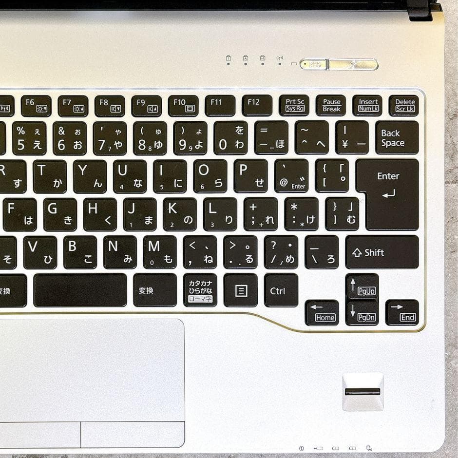 小型軽量❣ｉ5✨SSD搭載で快適✨薄型 フルHD カメラ付き Windows11