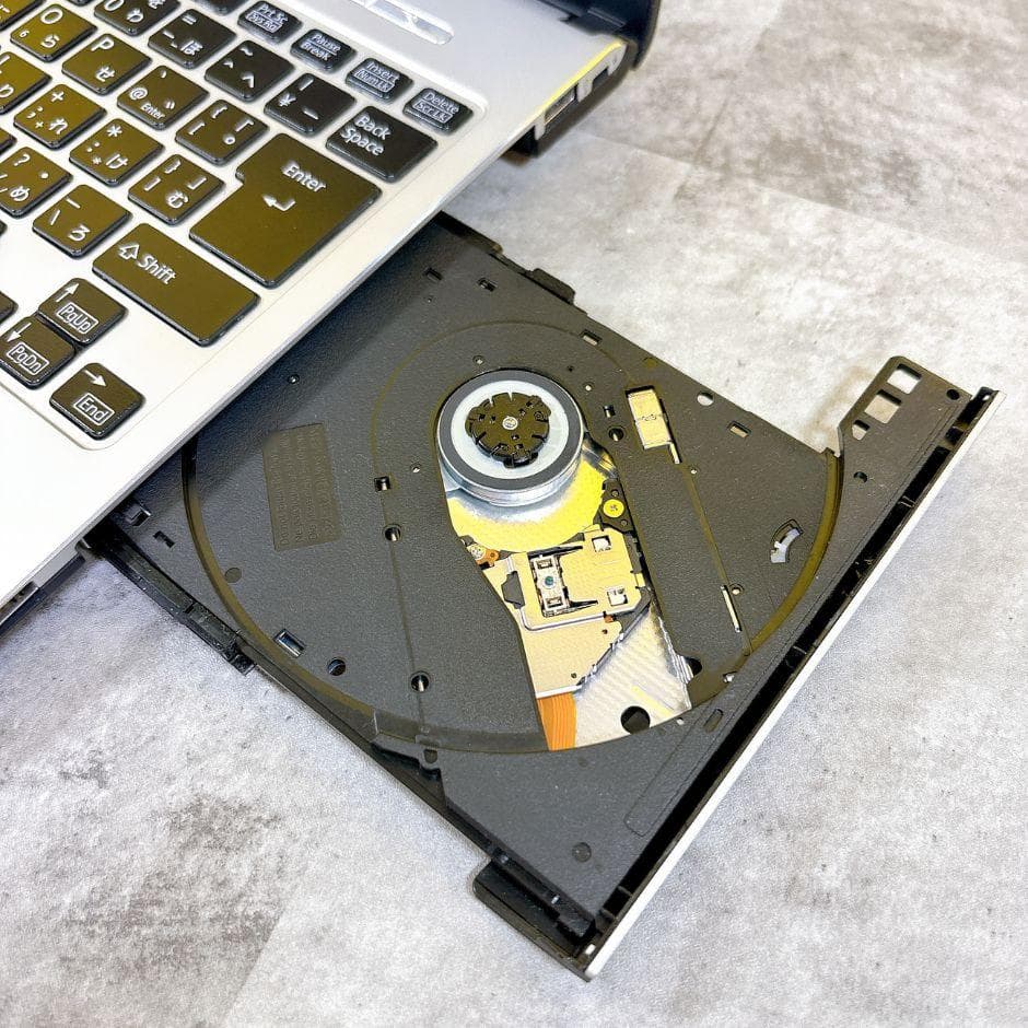 小型軽量❣ｉ5✨SSD搭載で快適✨薄型 フルHD カメラ付き Windows11