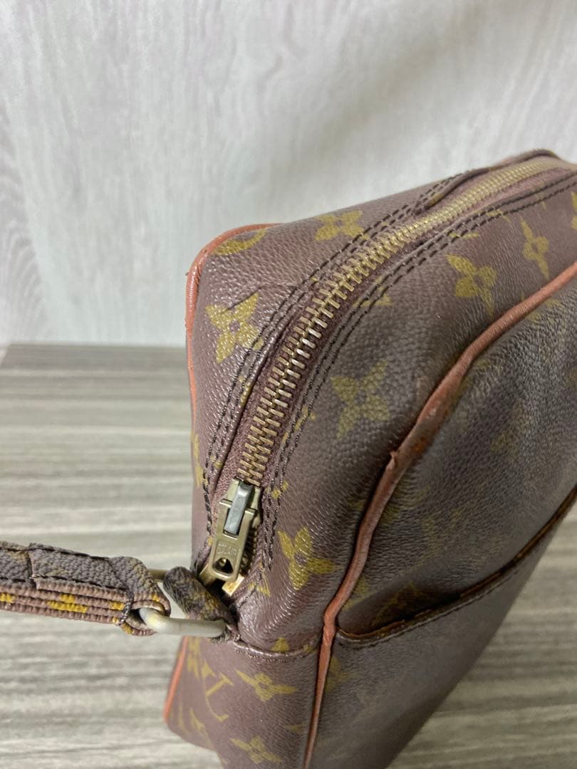 ルイヴィトン　ショルダーバッグ　モノグラム　プチマルソー　レザー　肩掛け