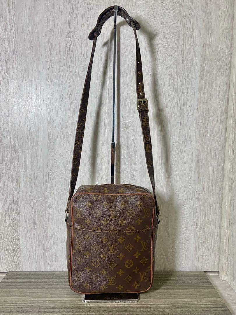 ルイヴィトン　ショルダーバッグ　モノグラム　プチマルソー　レザー　肩掛け