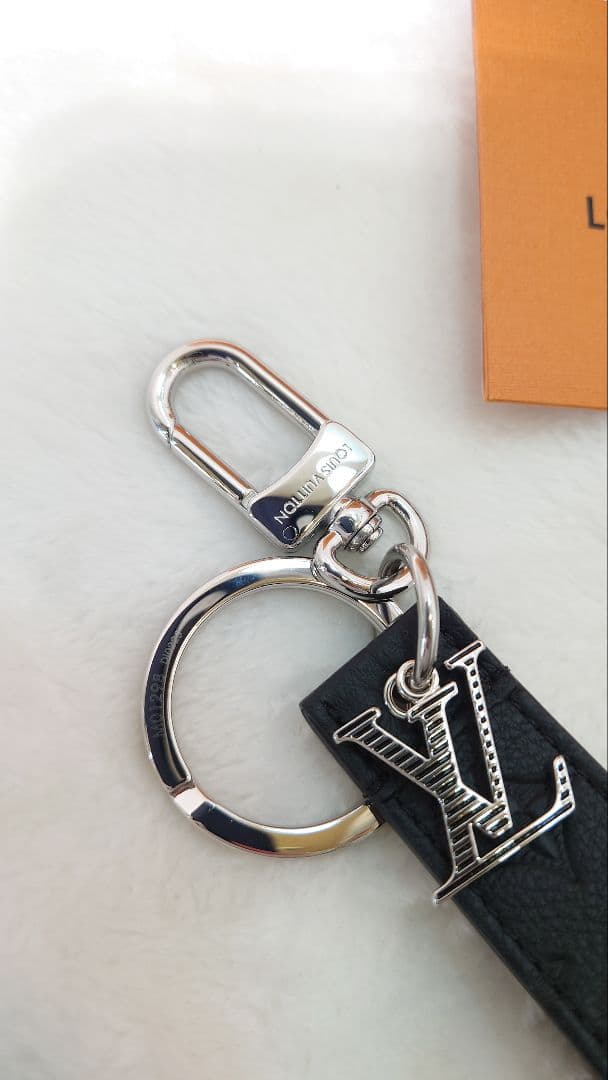 ★未使用　LOUISVUITTON　モノグラムシャドウ　キーホルダー　ドラゴンヌ