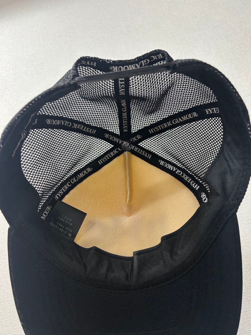 スタッズ付きメッシュキャップ