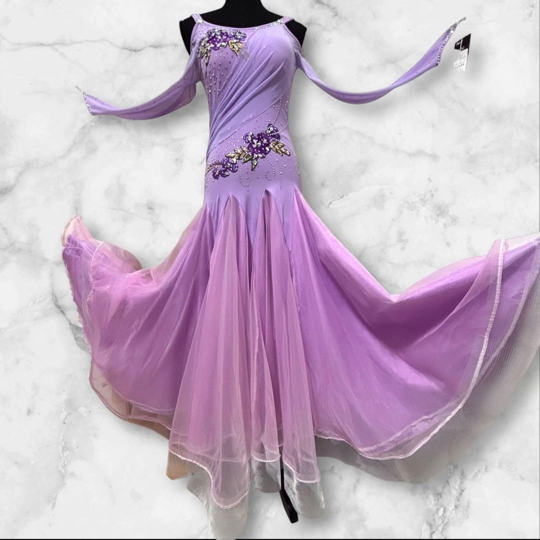 新品未使用品【タグ付き】社交　ダンスドレス キラキラ　スカート部分3枚仕立て