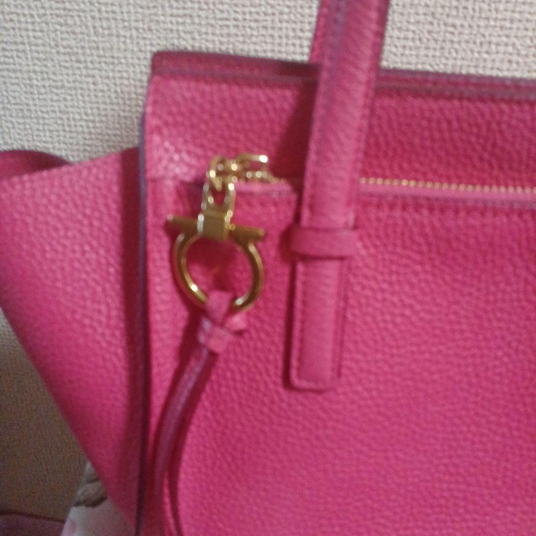 フェラガモ　可愛いピンクバック中古品です。