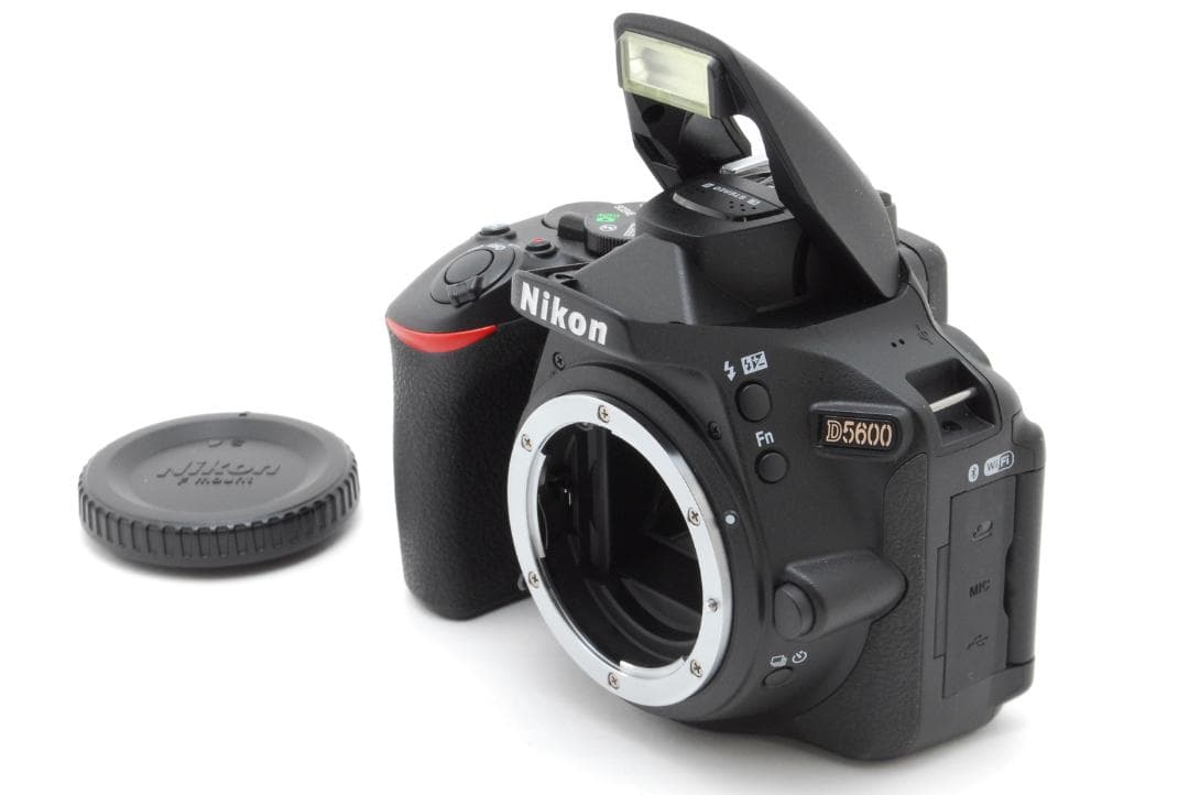 【ほぼ新品 元箱付き】 ニコン NIKON D5600 ダブルレンズキット