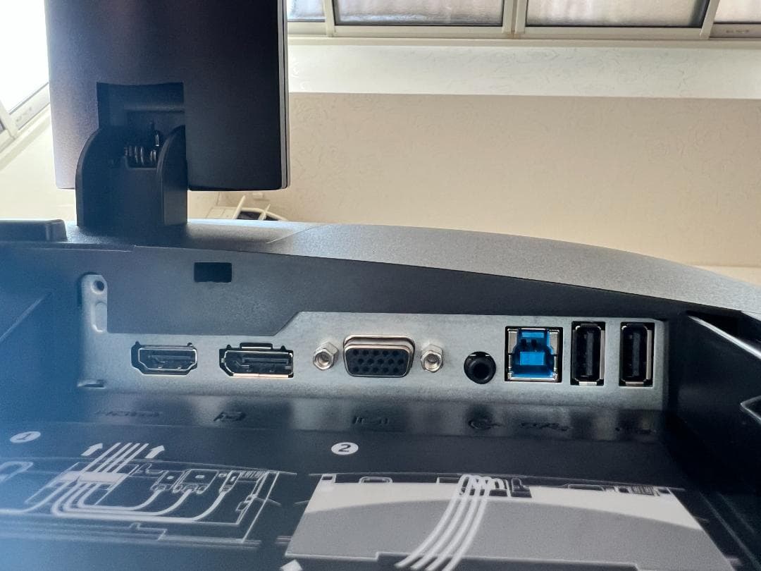 DELL　P2418HT　マルチタッチモニター　タッチパネル　綺麗です