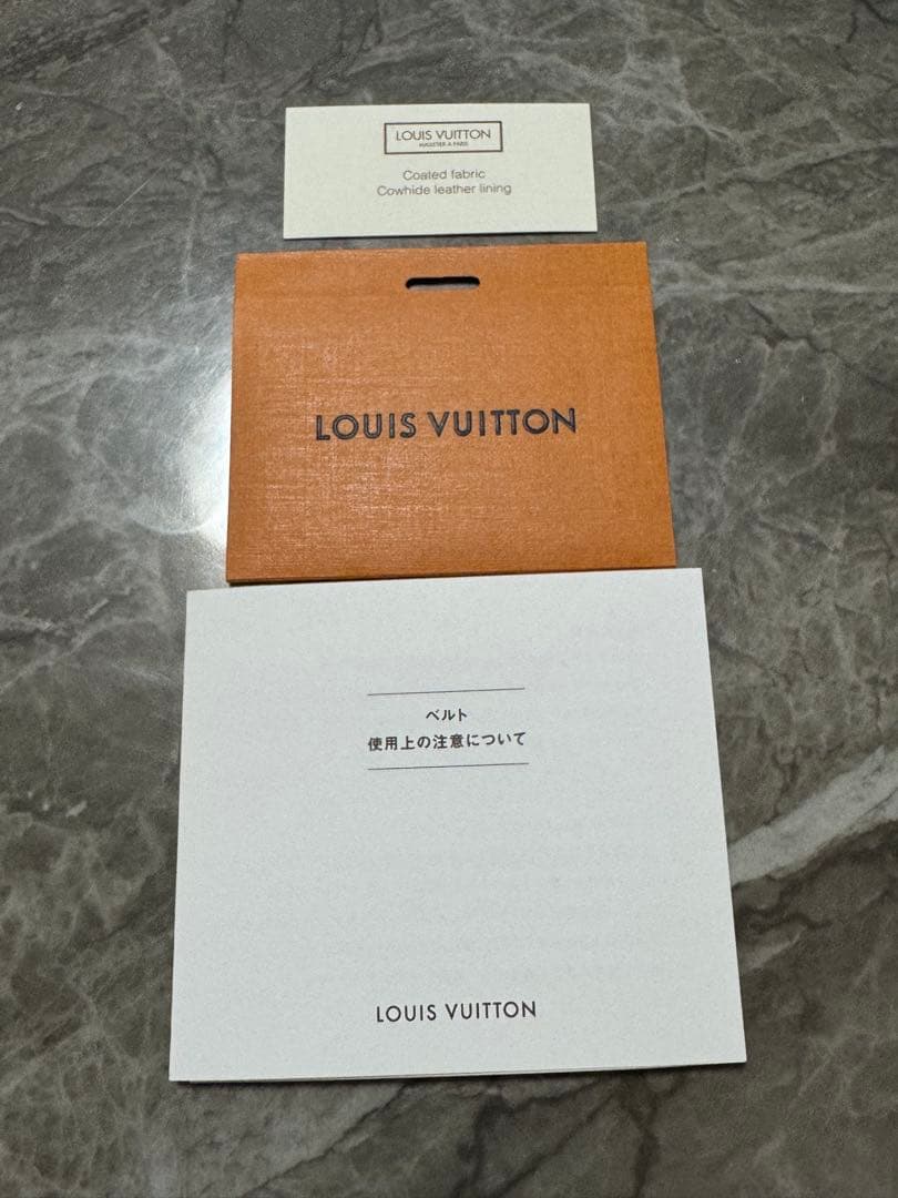 LOUIS VUITTON レザー ベルト レッド