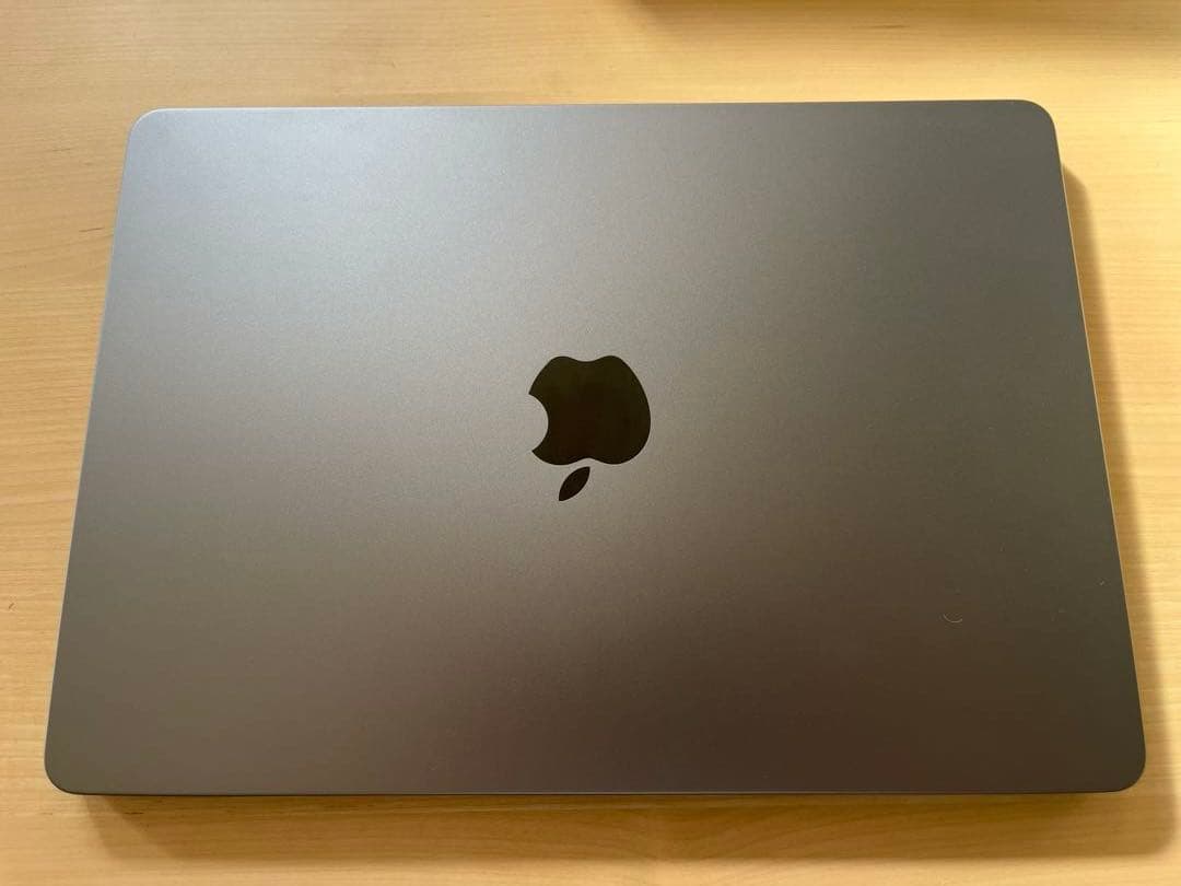 【極美品】MacBook Air M3 13インチ 16G 256G 充電11回