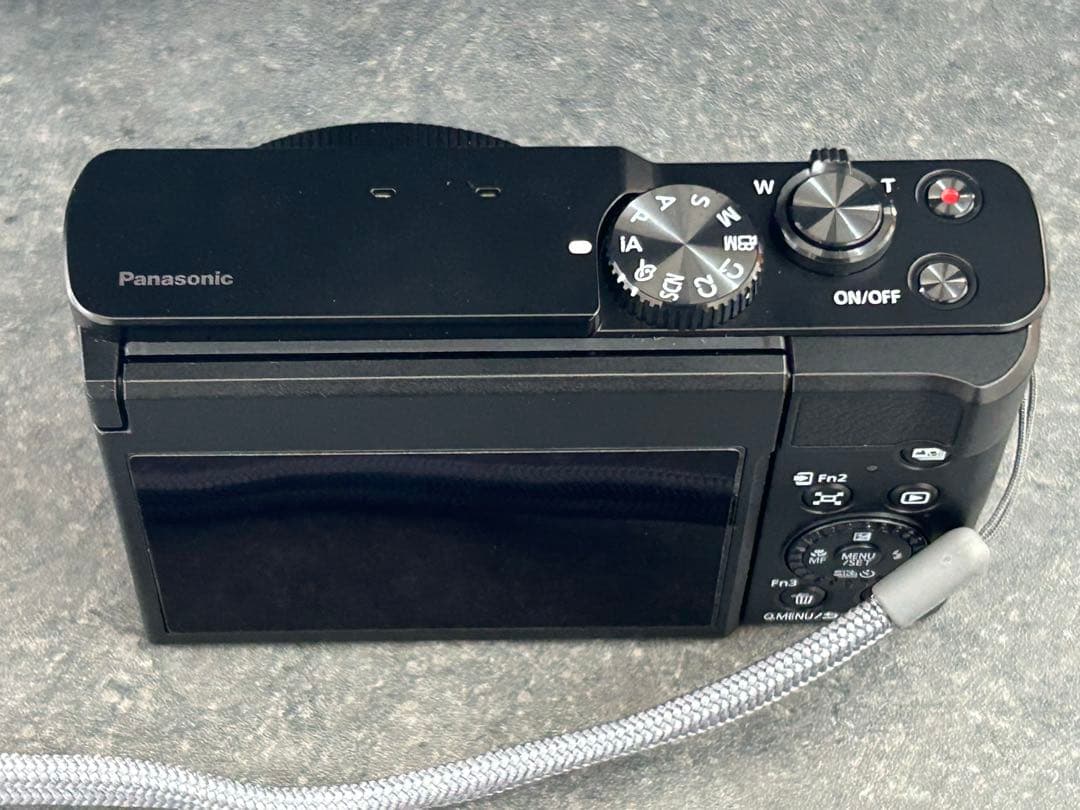 【美品・一度使用·バッテリー3個付】LUMIX TZ99ブラック