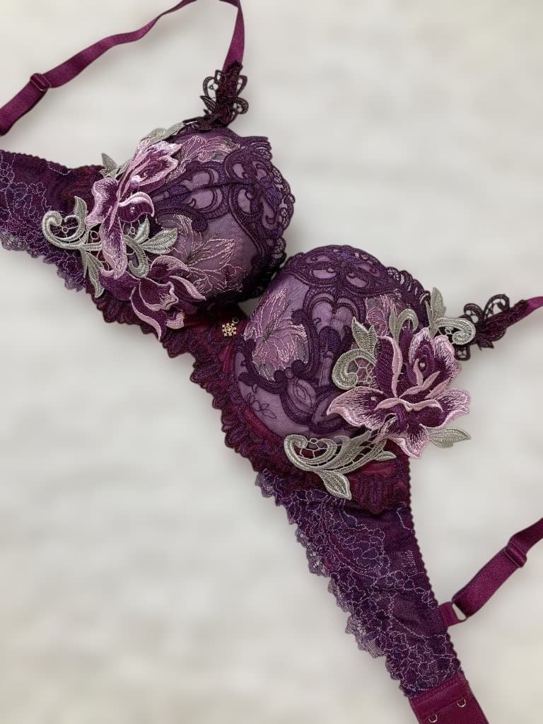 新品　ワコールサルート　BTJ482　82グループ　ブラジャー　F65