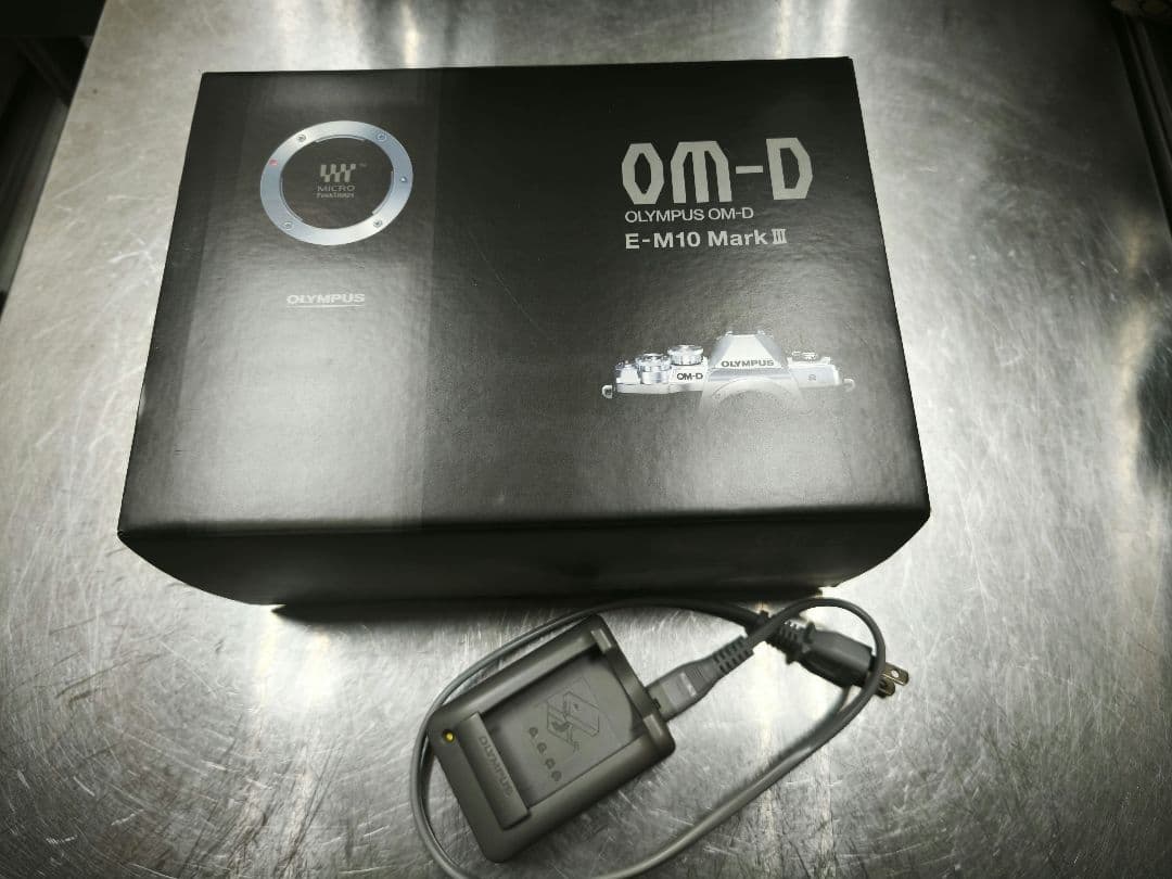 OLYMPUS E-M10 Mark III ミラーレスカメラ レンズ三本セット