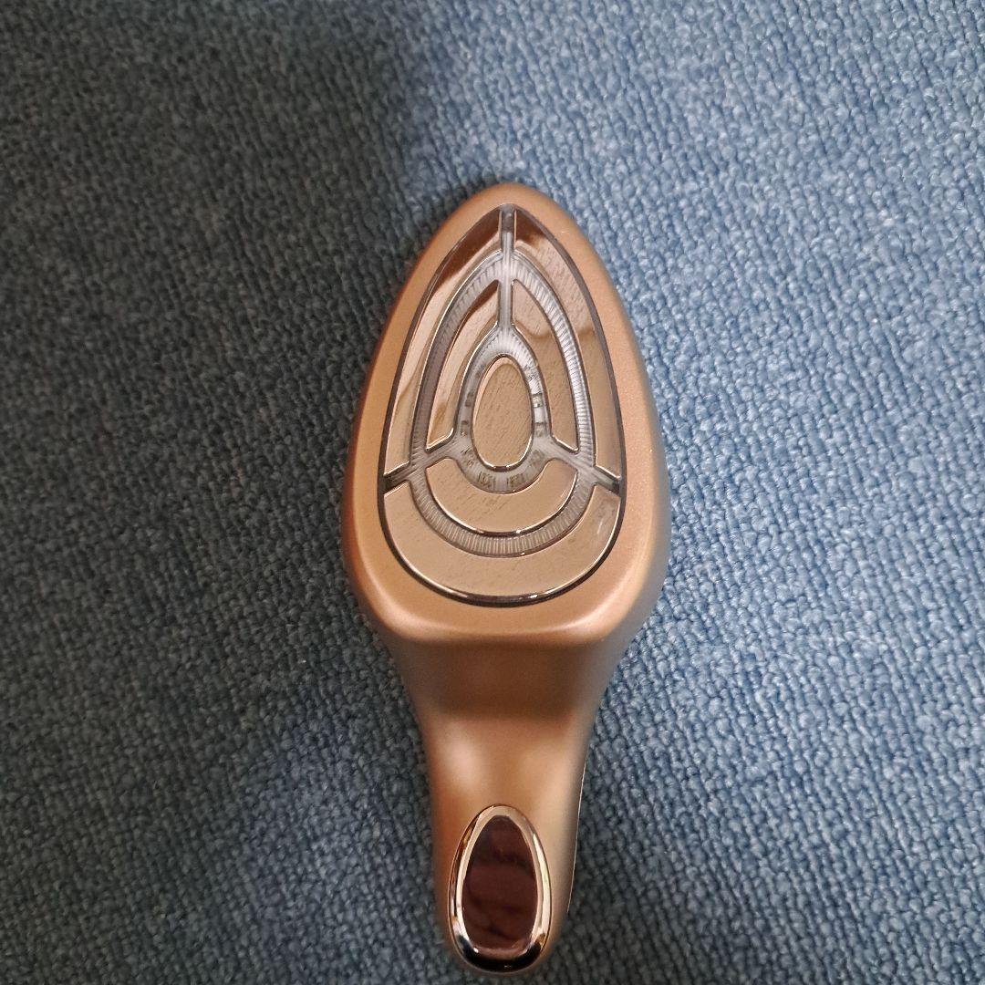 IKKOさんプロデュース　Éclat 美顔器 RF・EP・COOL機能