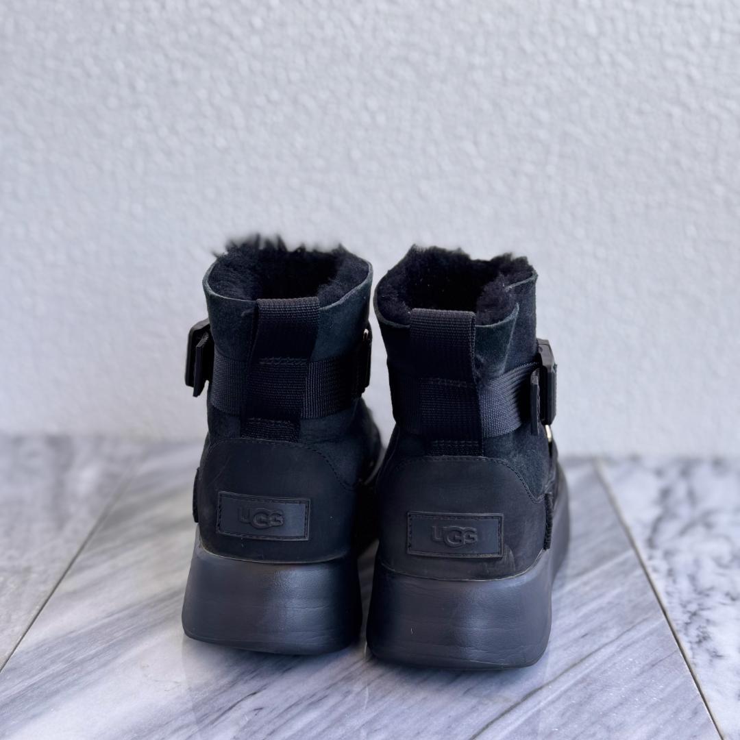 UGG アグ クラシック ブーム バックル ブーツ　厚底ショートムートンブーツ