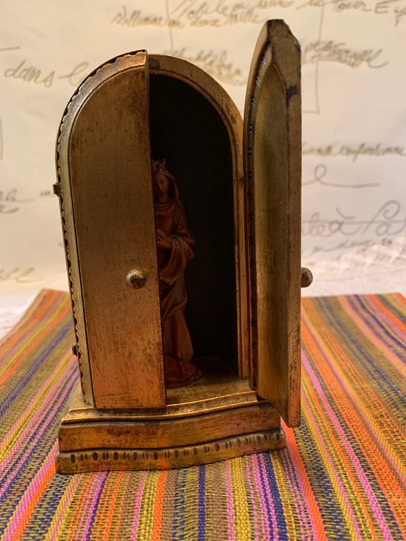 フランス製　アンティーク　木のドームに入った聖母子像の置物！厳かな雰囲気です！