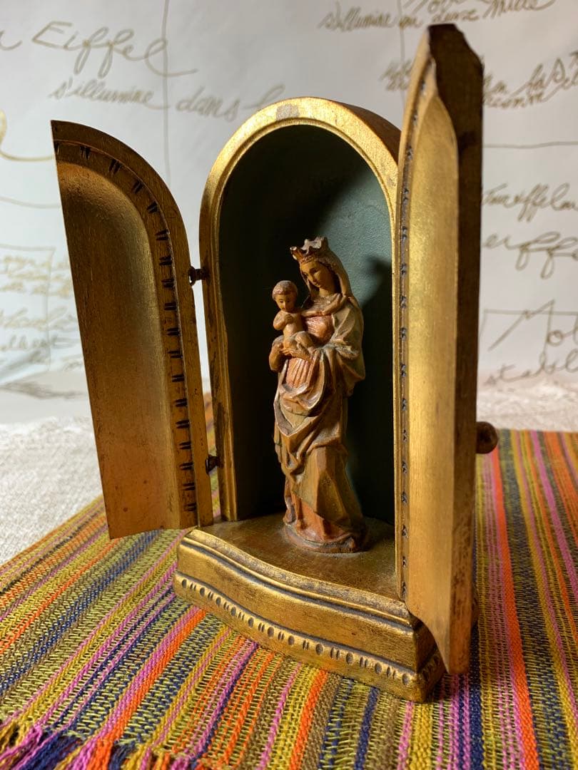 フランス製　アンティーク　木のドームに入った聖母子像の置物！厳かな雰囲気です！