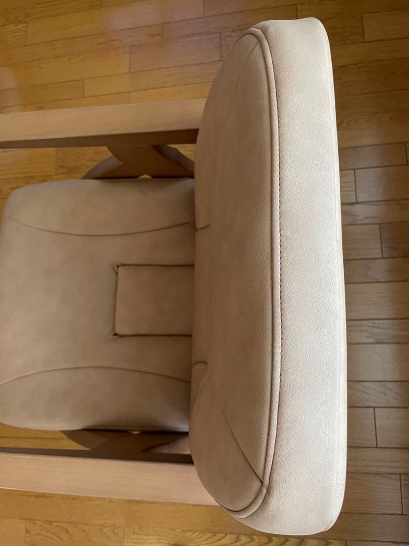 ポスチャーサポートチェア　アーモンド(レザータッチ)