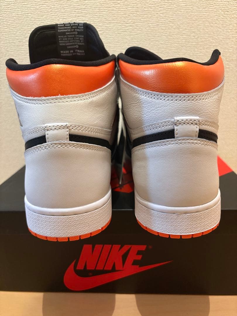 靴 Nike Air Jordan 1 High\"Electro Orange\"