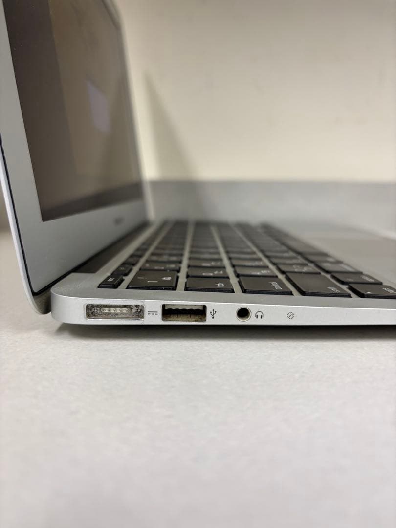 MacBook Air 11インチ シルバー　Apple