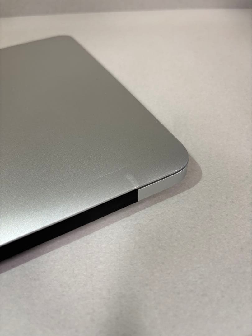 MacBook Air 11インチ シルバー　Apple